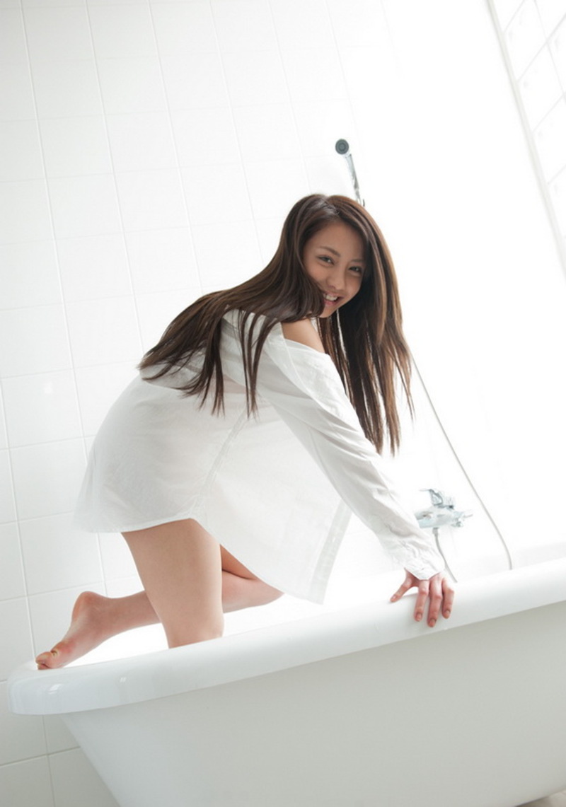 Mei Matsumoto - Busty naked shower 05