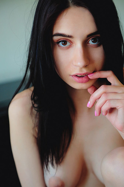 Dita V's Captivating Charm 11