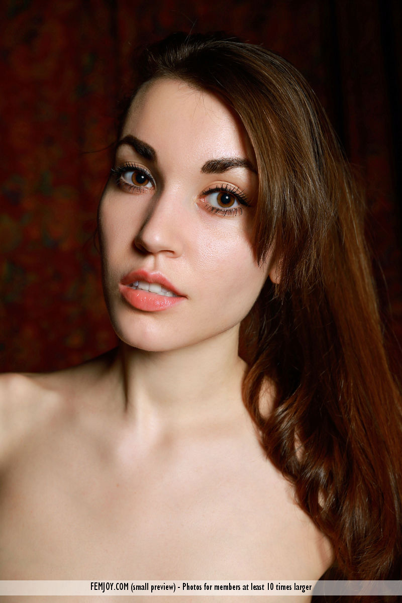 Sexy Babe Getting Naked 06
