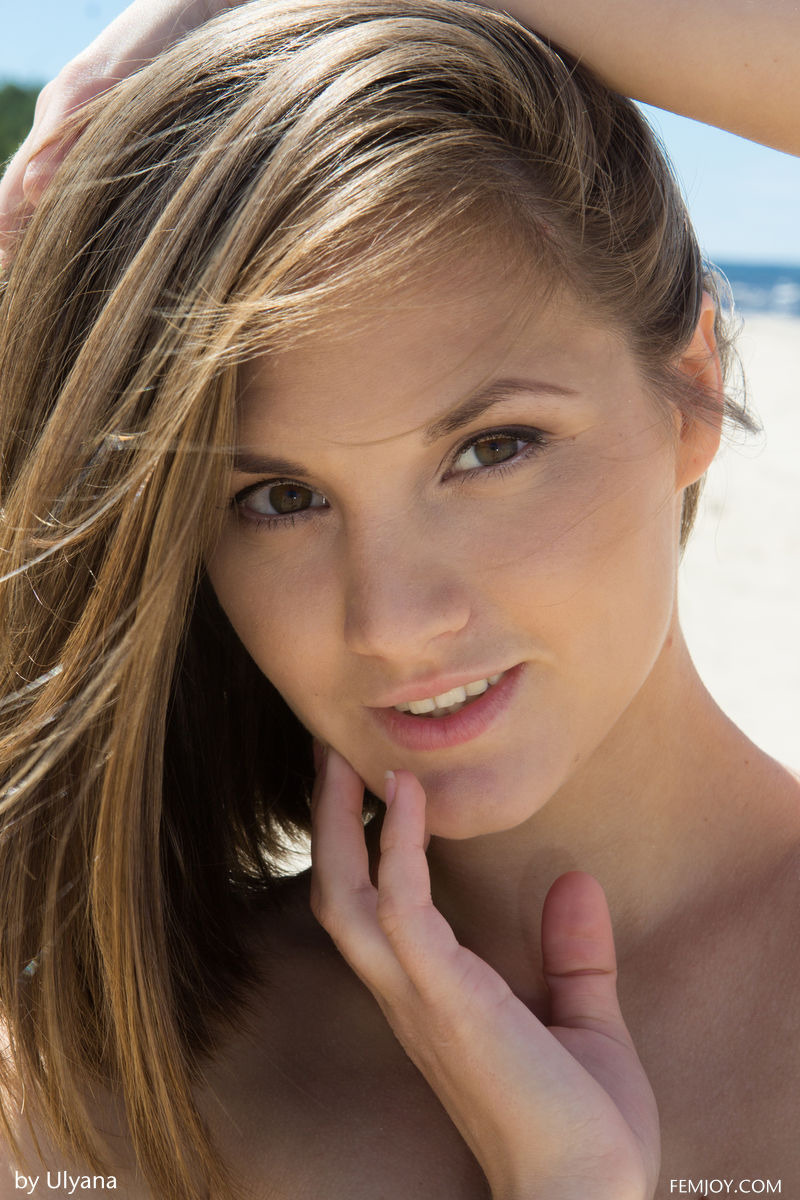 Selena B In Ocean 12 800 1200