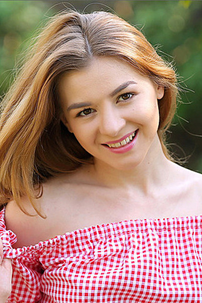 Stefani - Backyard Oasis 00