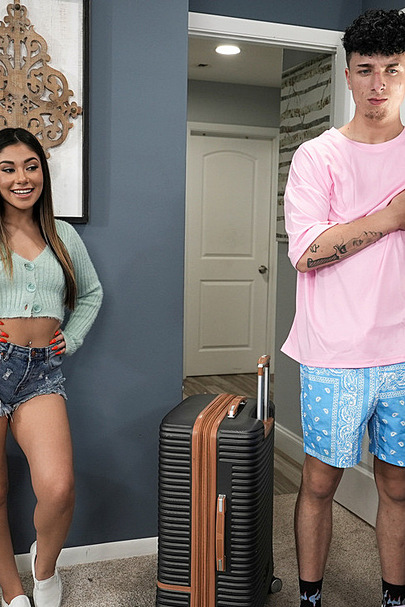Stepfamily Vacation Turns Into A Wild Fuck Scene 00