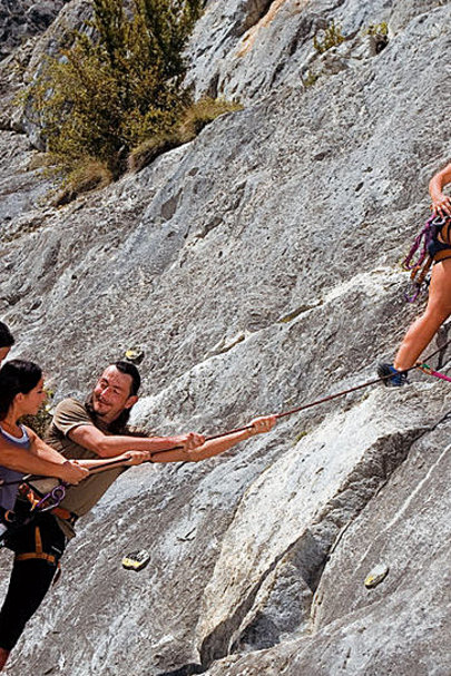 Two ahletic chicks get fucked by two cocks while climbing 01