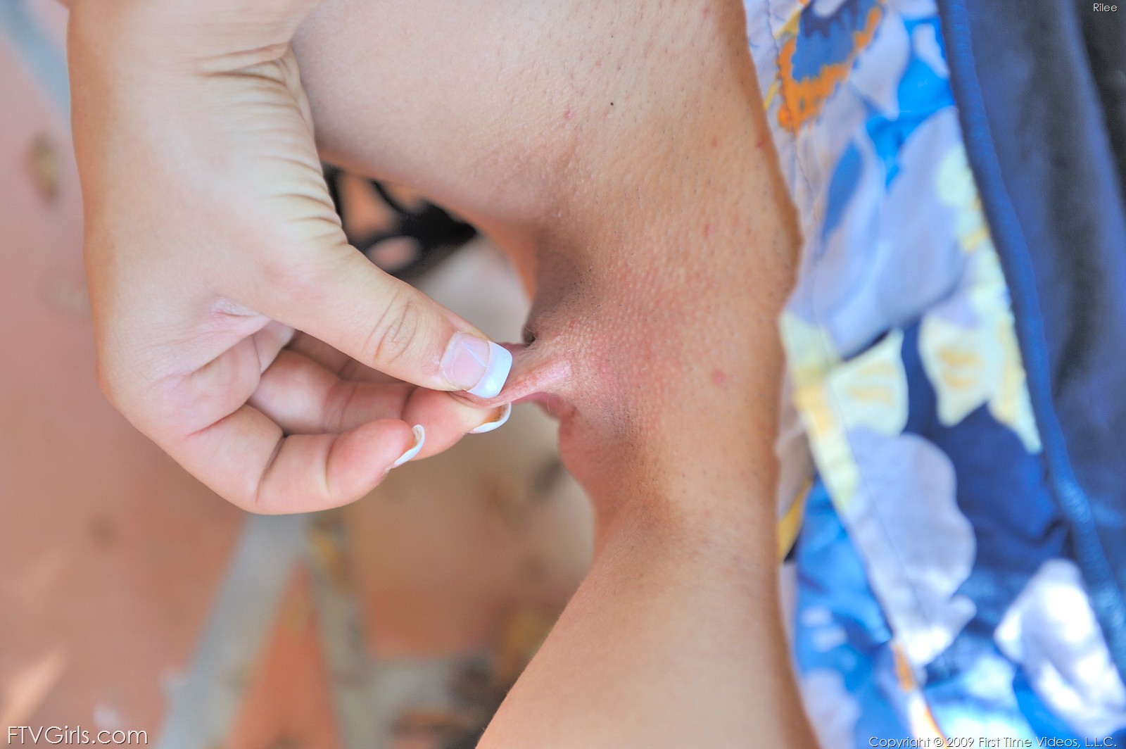 Rilee gets naughty outdoors 06 1600x1064