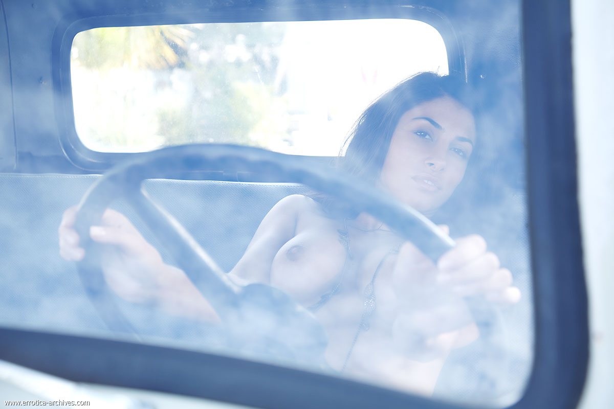Nadia in Voiture by Erro 11 