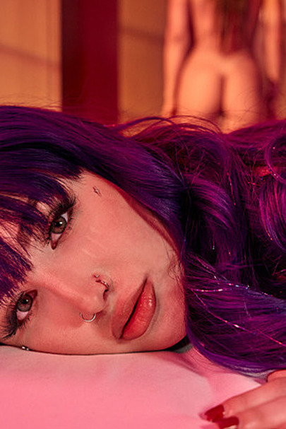 Naughty Sarah Makes Valerica Squirt 03