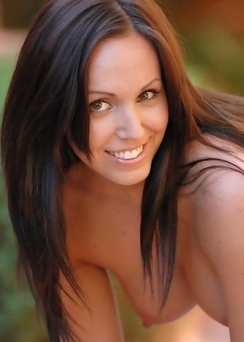 Leanna spreads her pussy wide outdoors