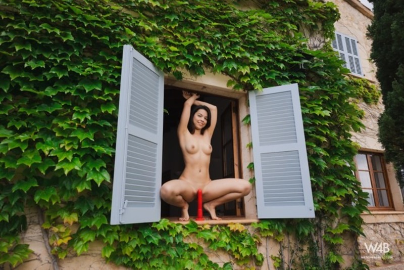 Sky's Toy Session 04 800x534