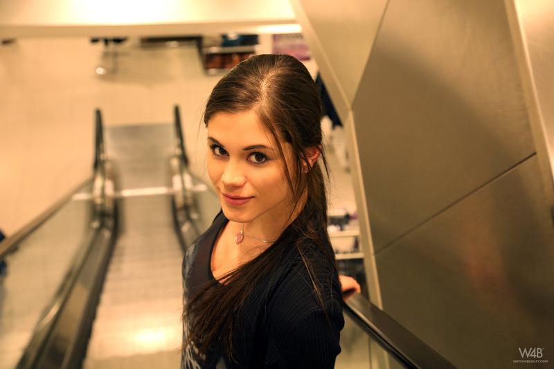 Little Caprices Grand Come-By 04 800x533