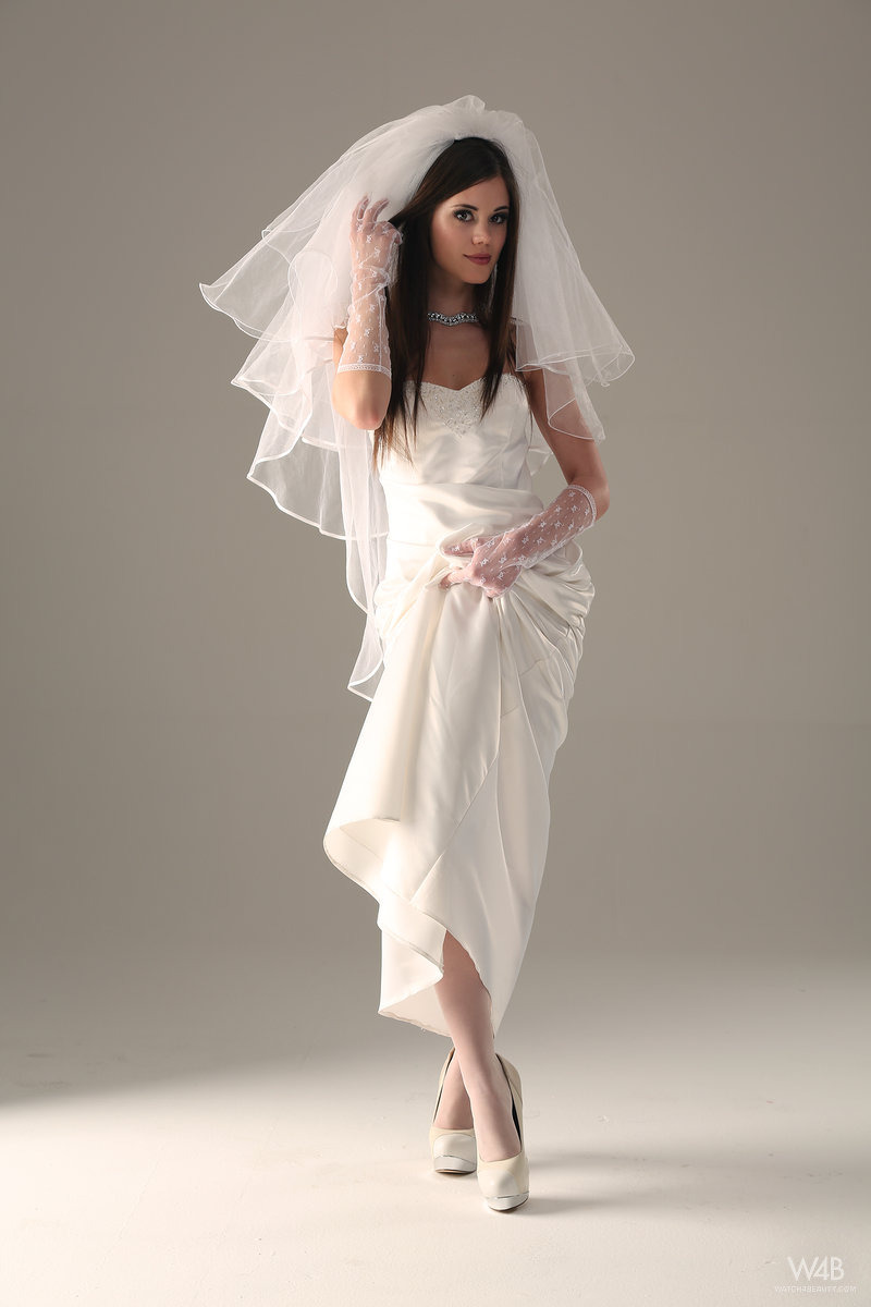 Little Caprice In Wedding Dress 07 800x1200
